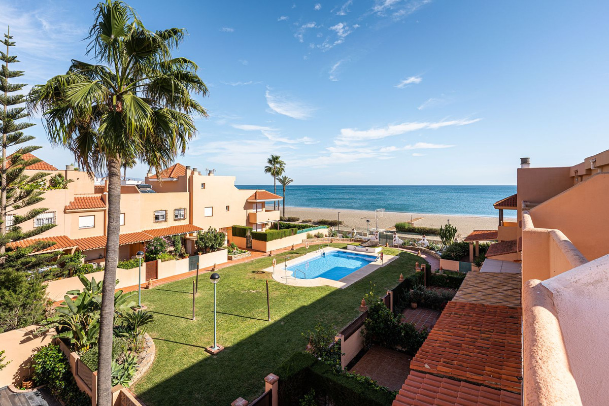 Reduced from 340,000 to 299,000 for a quick sale!  Beachfront opportunity! Spacious 3-bed 2 bathroom, Spain