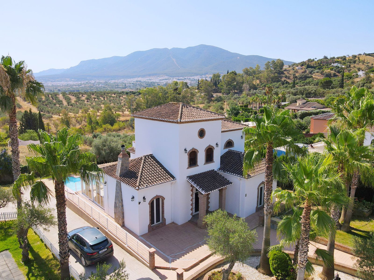 Fantastic finca with AFO and tourism license, with a spacious main house and 2 guest houses in Alhaurín El Grande.