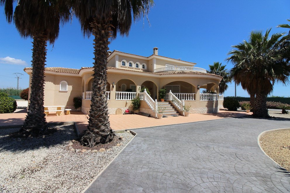 We are delighted to present this luxury Finca which is the ideal property for larger families or ind, Spain