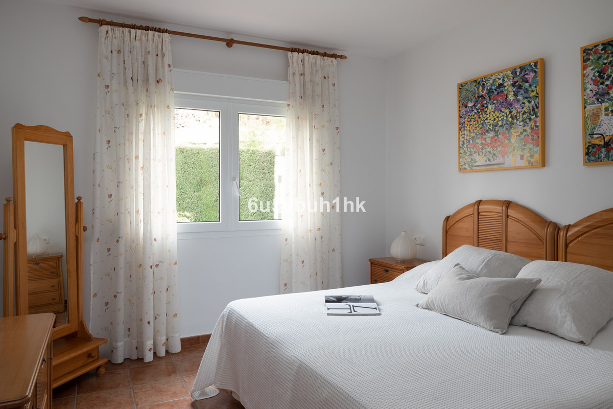 5 bedroom Villa For Sale in Torrequebrada, Málaga - thumb 17