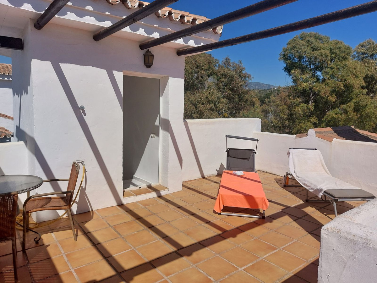 Opportunity! Fantastic spacious and bright duplex penthouse located in Los Naranjos de Marbella, 3km, Spain