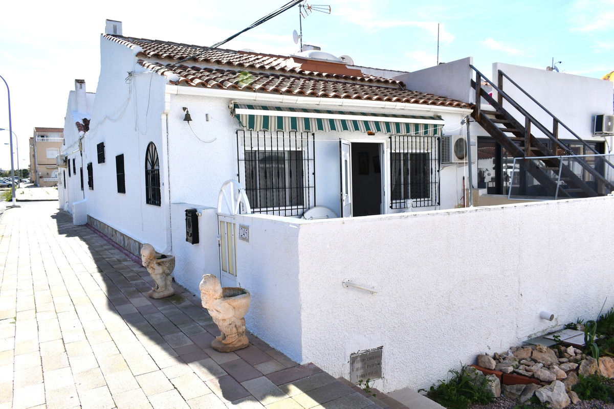2 bedroom bungalow with a terrace in a peaceful location close to all amenities in La siesta . The h, Spain