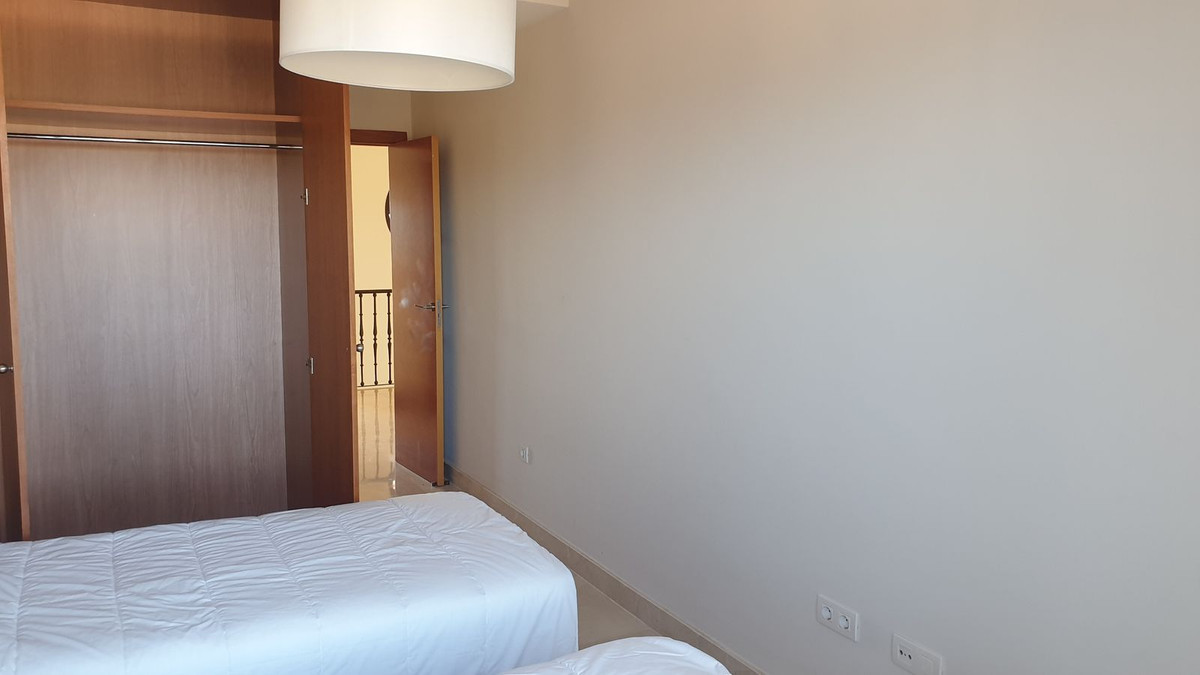 3 bedroom Villa For Sale in Estepona, Málaga - thumb 35