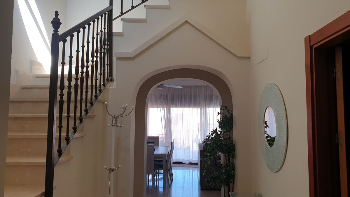 3 bedroom Villa For Sale in Estepona, Málaga - thumb 9
