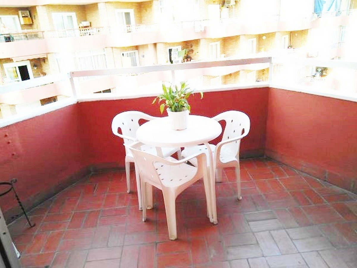						Apartamento  Planta Media
													en venta 
																			 en Torremolinos
					