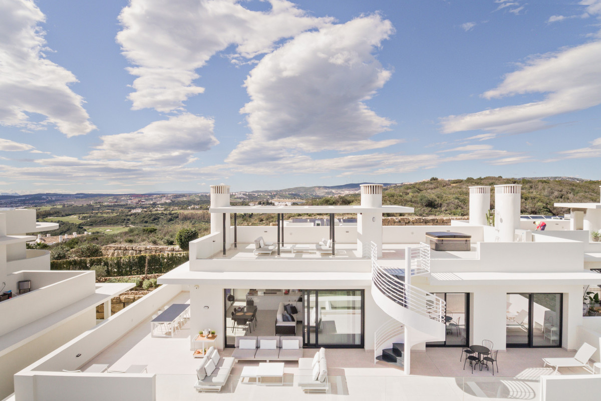 This brand new Penthouse with very spacious terraces and solarium is located in Finca Cortesin, a 215 hectare estate surrounded by unspoilt country...