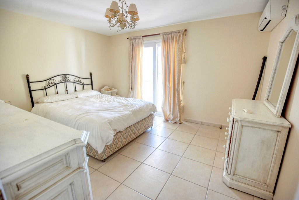 4 Bedroom Villa For Sale, Estepona