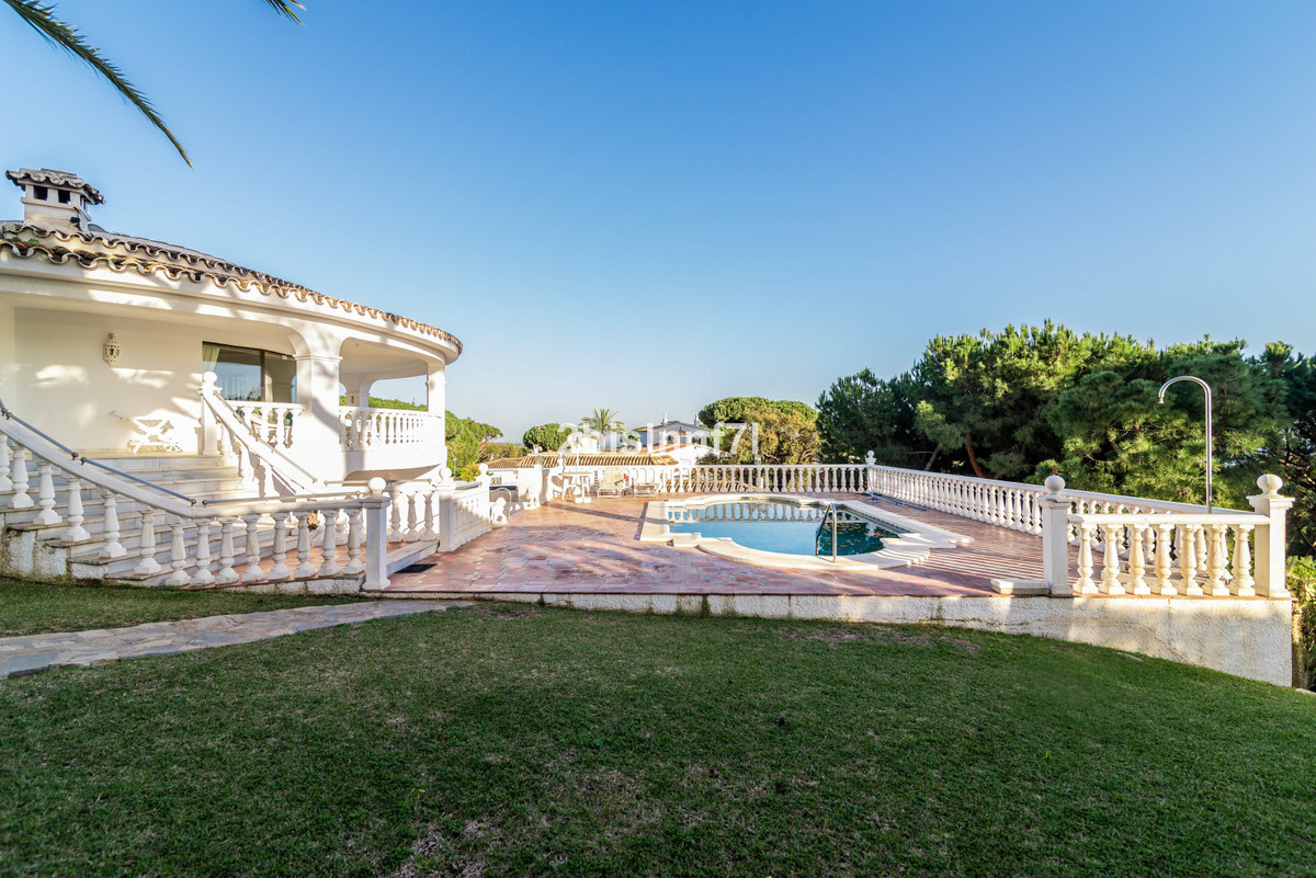 Villa for sale in Elviria, Costa del Sol