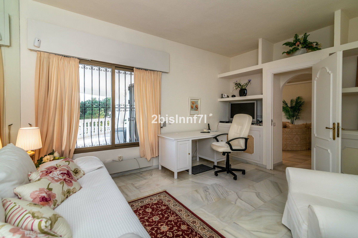 3 bedroom Villa For Sale in Elviria, Málaga - thumb 22