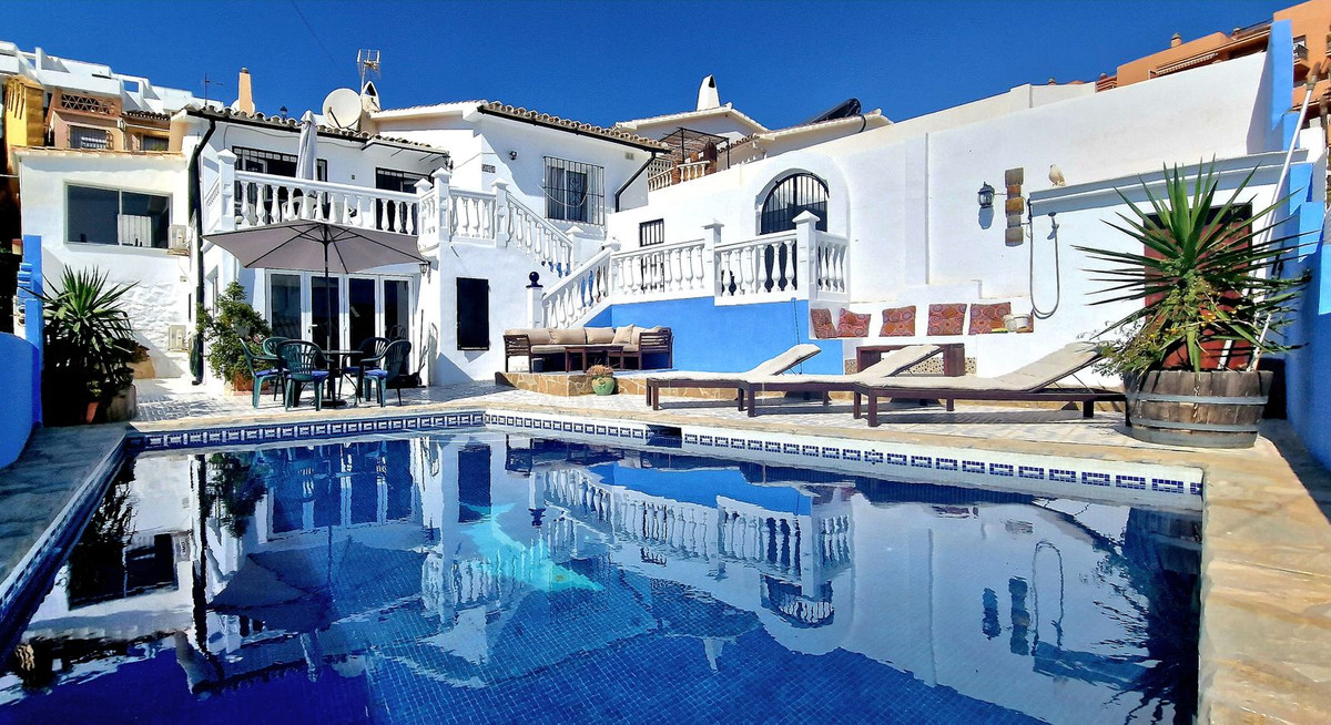 4 Bedroom Detached Villa For Sale Fuengirola, Costa del Sol - HP4442761