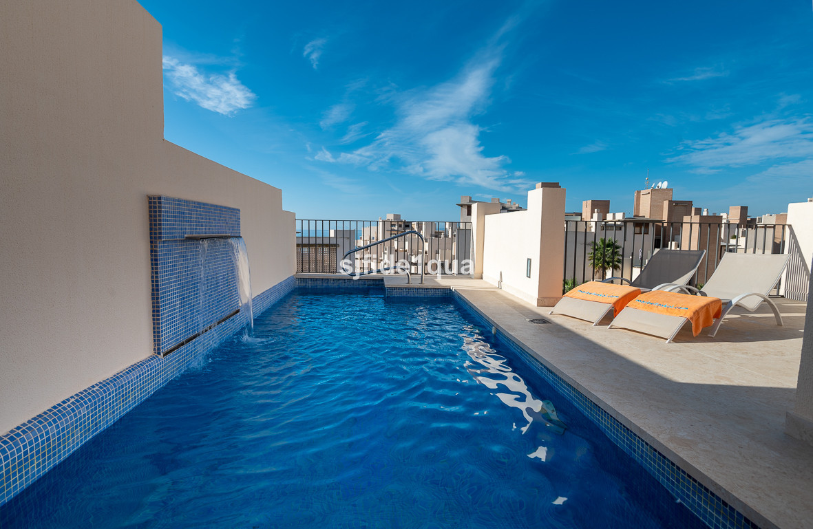 4 bedroom Apartment For Sale in Estepona, Málaga