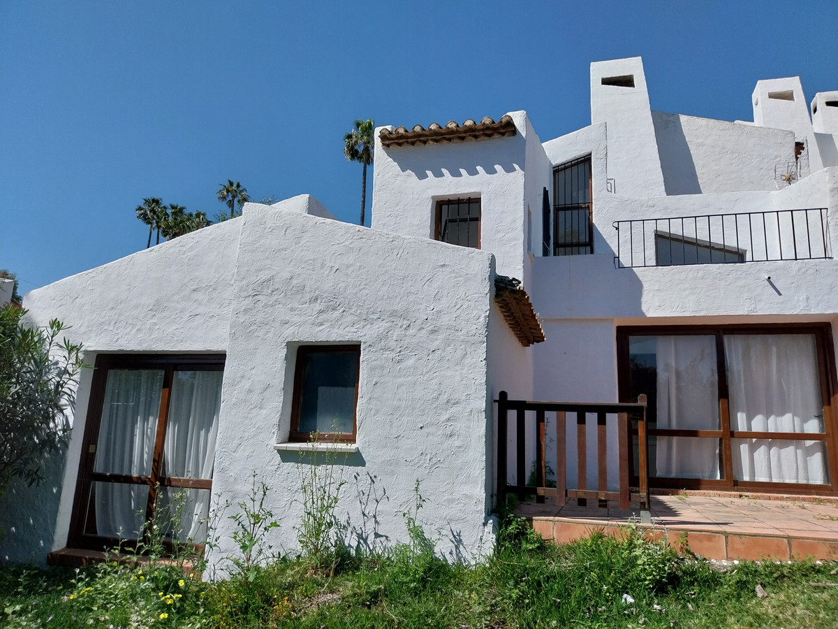 2 Bedroom Semi-Detached House For Sale Estepona, Costa del Sol - HP4706164