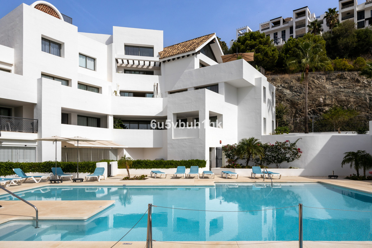 2 bedroom Apartment For Sale in Los Flamingos, Málaga