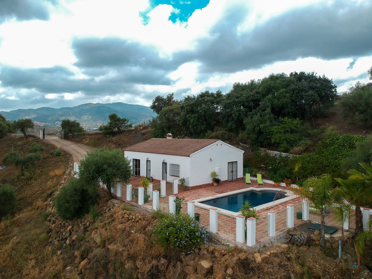 3 bed, 2 bath Villa - Finca - for sale in Tolox, Málaga, for 299,000 EUR