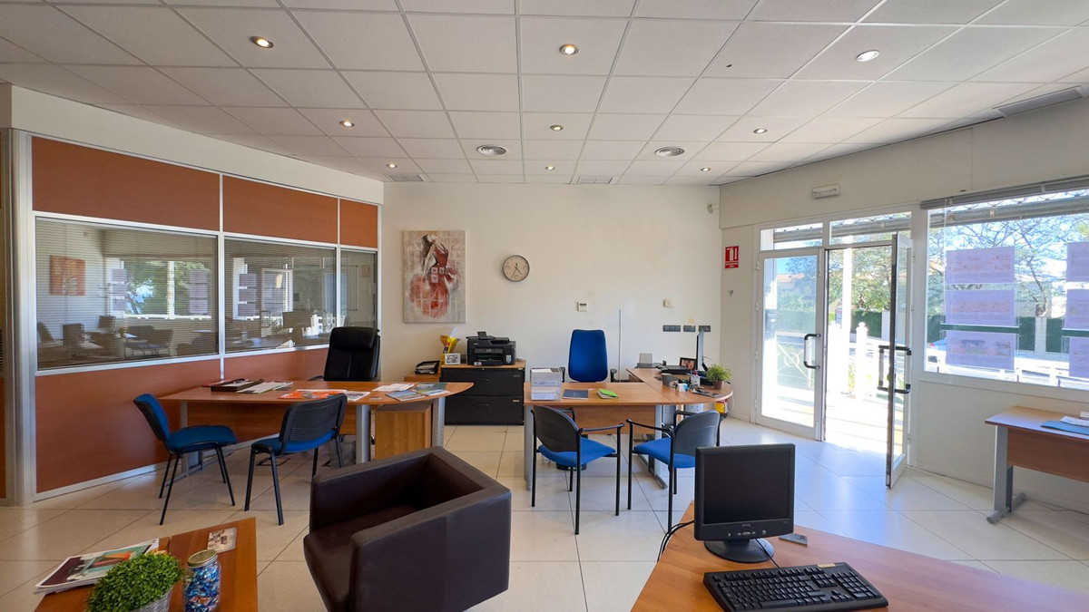 Commercial Office in Cabopino, Costa del Sol
