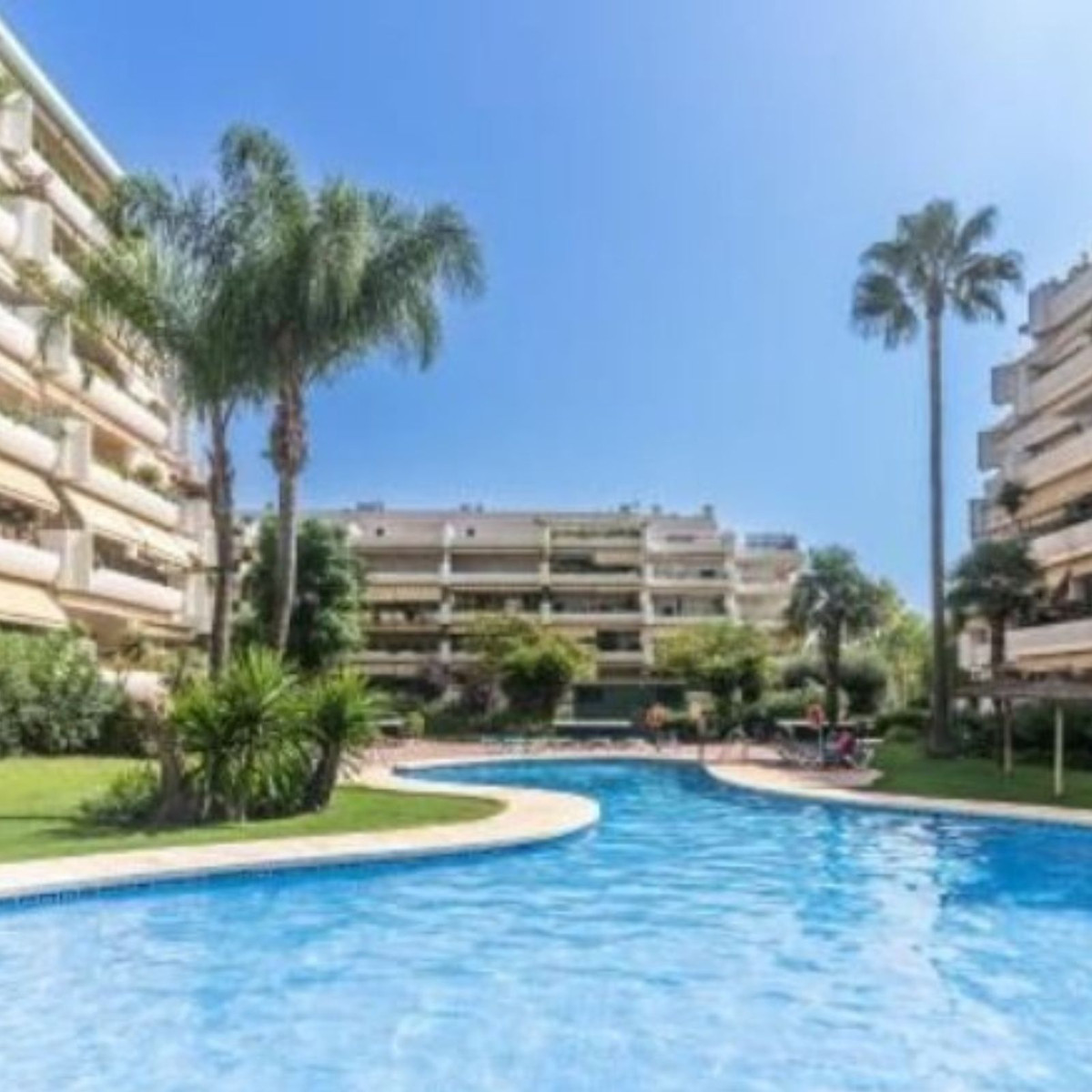 Tussenverdieping Appartement te koop in Guadalmina Alta R4453789