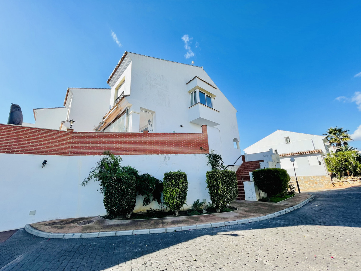 5 bedroom Townhouse For Sale in El Chaparral, Málaga - thumb 17