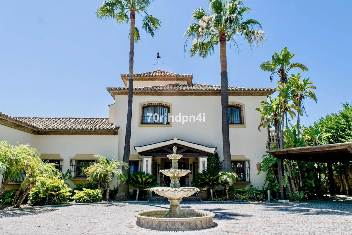 Luxury B&B villa + guesthouse La Ciguena in Cancelada (Estepona – Spain) for sale!
La Ciguena B&, Spain