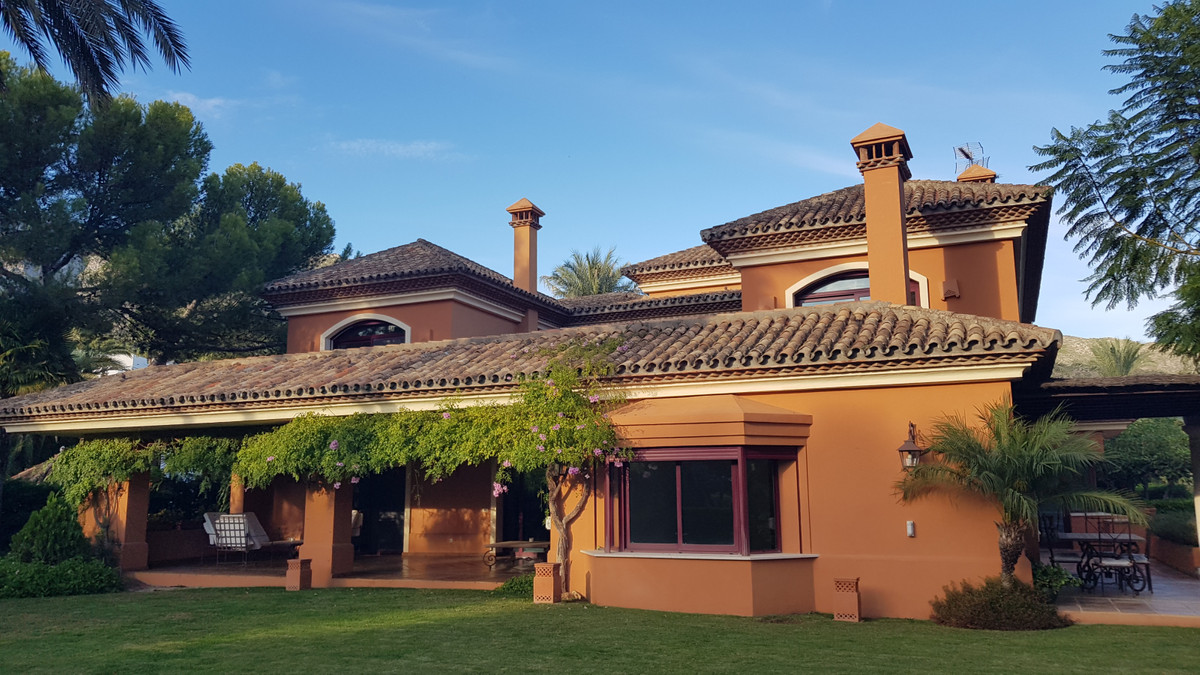 Vrijstaande Villa te koop in Sierra Blanca R3743206