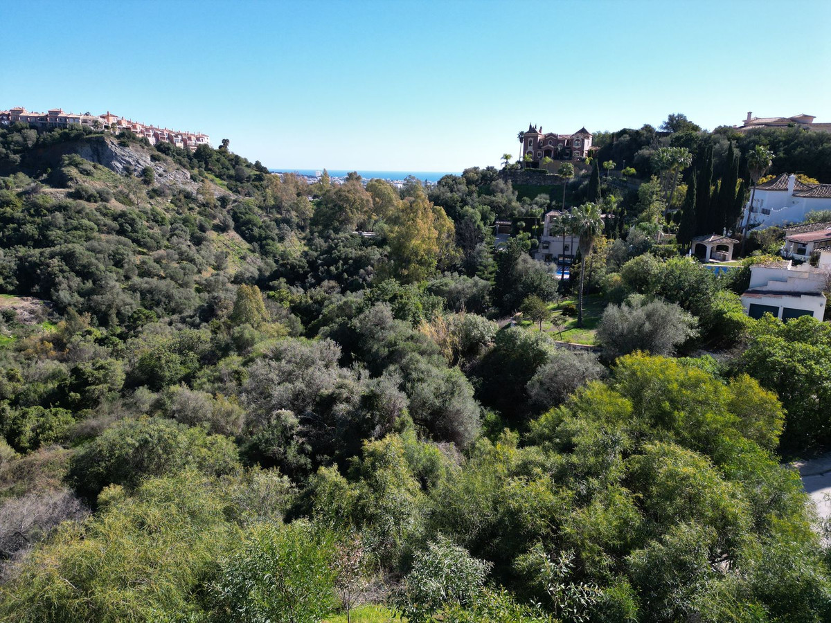 Investment opportunity in Puerto Del Almendro, Benahavis.
Plot with total m2 of 2.952m.

South / Eas, Spain