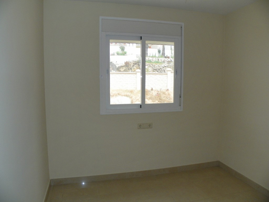 Excellent opportunity to acquire a wonderful top floor apartment close to the center of the village of Alhaurin El Grande.