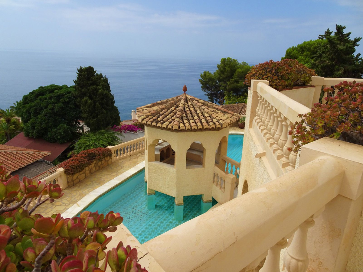 Exclusive Villa for sale in premium location in Cotobro, Almunecar.
Magnificent Mediterranean Villa , Spain