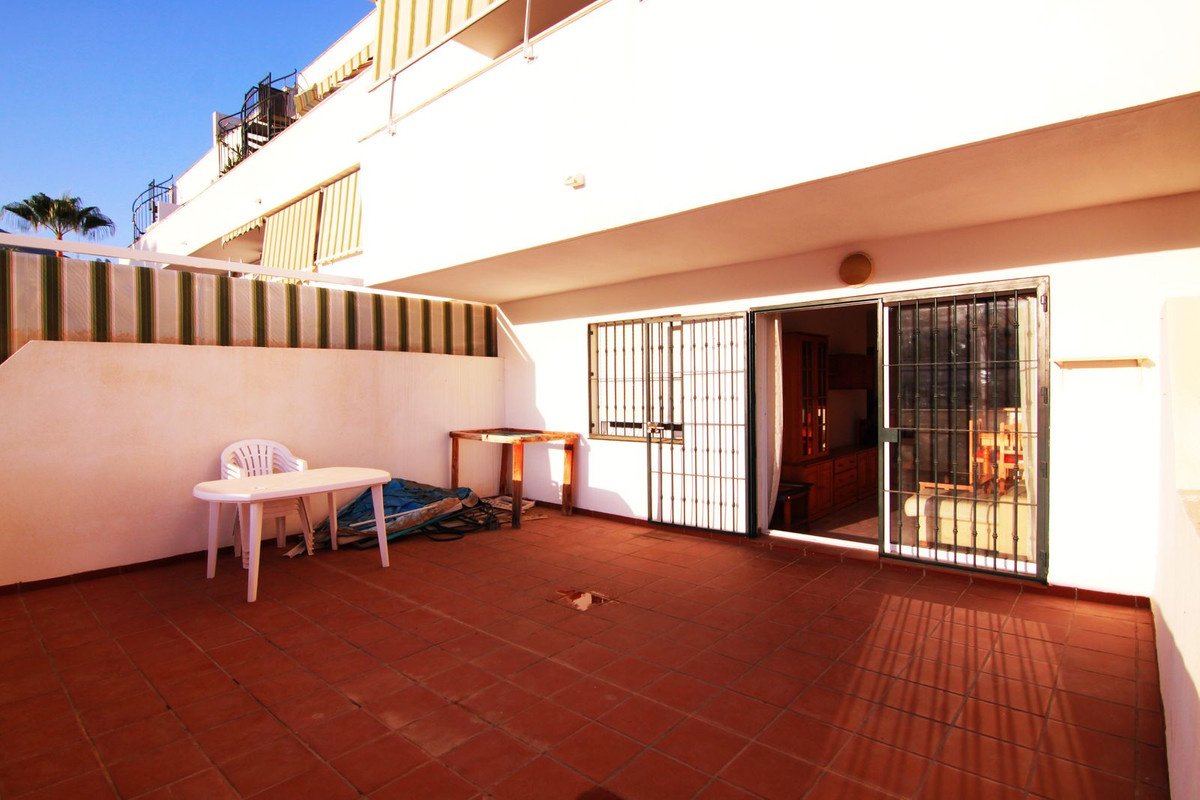 2 Bedroom Middle Floor Apartment For Sale Benalmadena, Costa del Sol - HP4452187