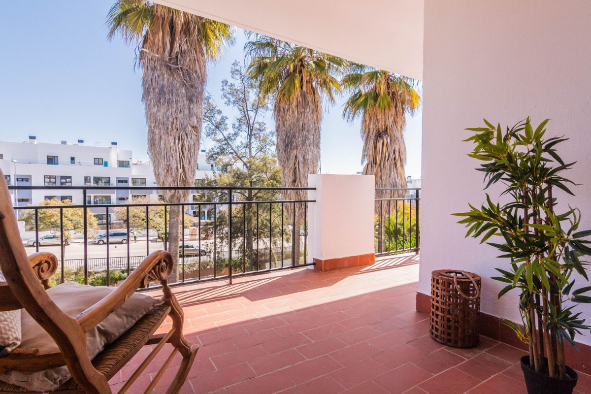 8 bedroom Villa For Sale in Puerto de la Torre, Málaga - thumb 3