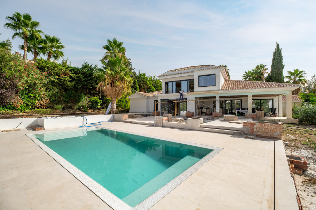 Detached Villa for sale in Nueva Andalucía R4073620