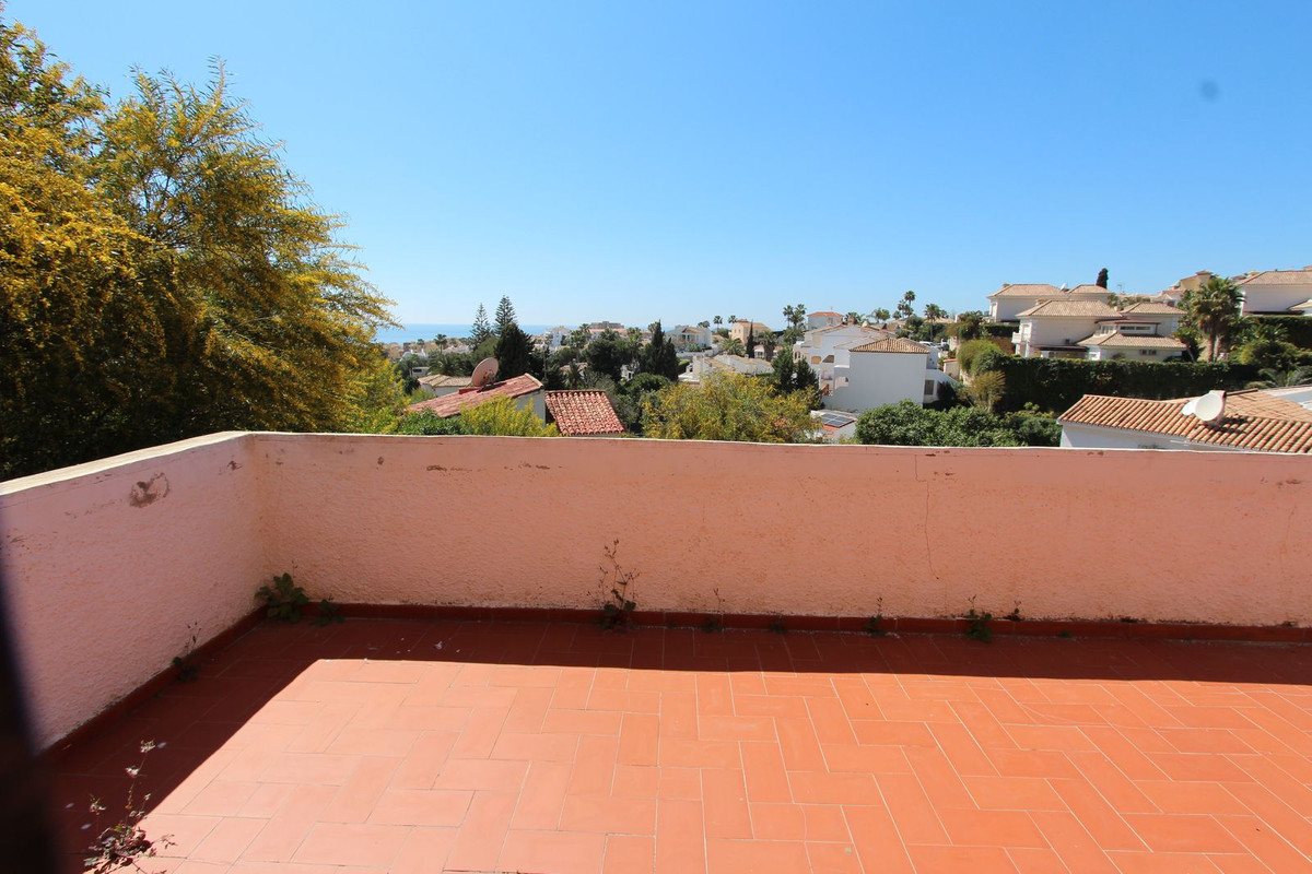 ocation.
This villa needs complete reform, less than 1km from bars and shops and less than 2km from , Spain