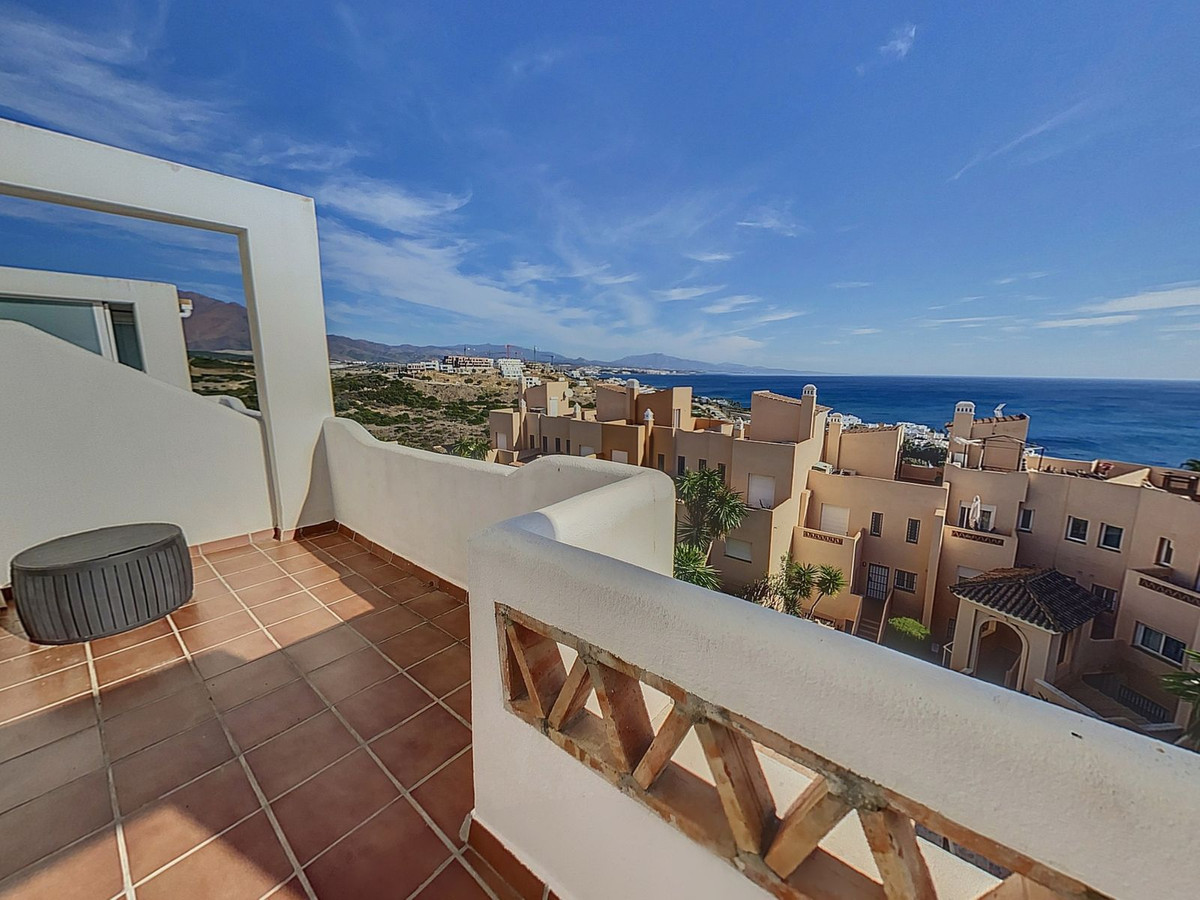 Duplex penthouse with sea views, Estrella de la Bahia


This three-bedroom duplex penthouse is locat, Spain