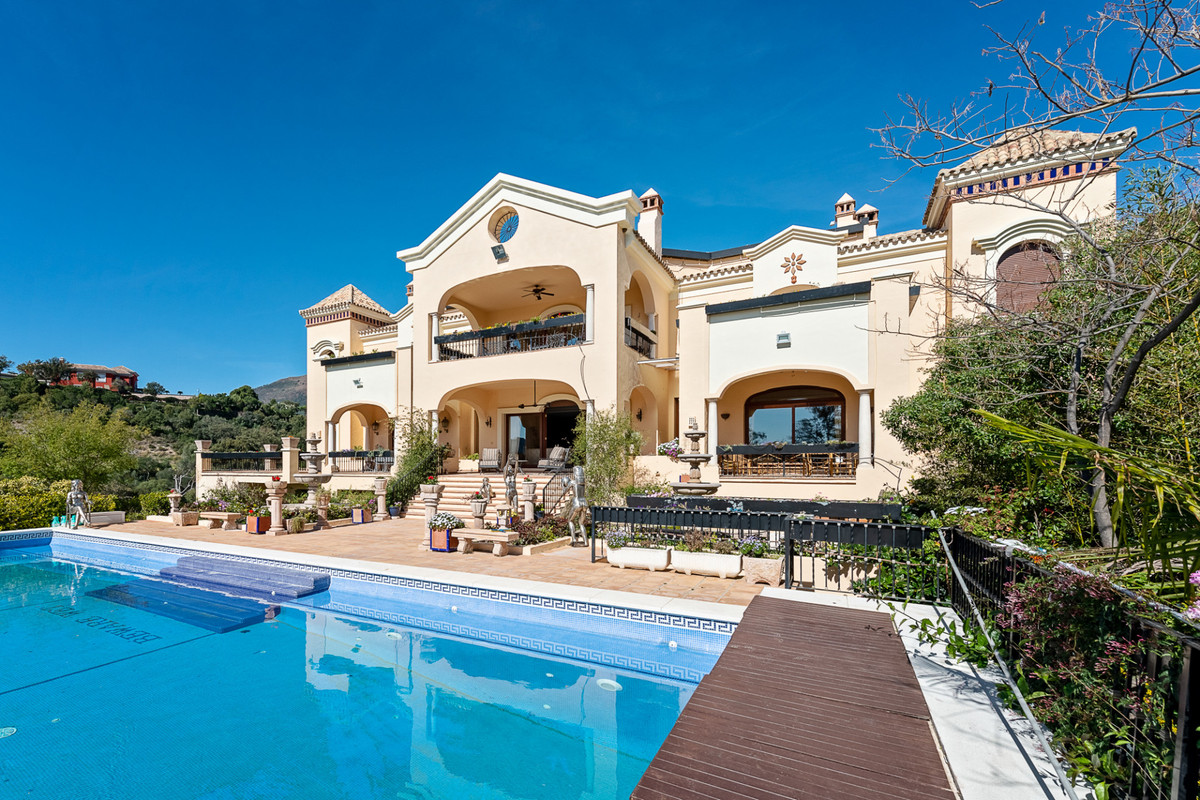 12 bed Villa for sale in La Zagaleta