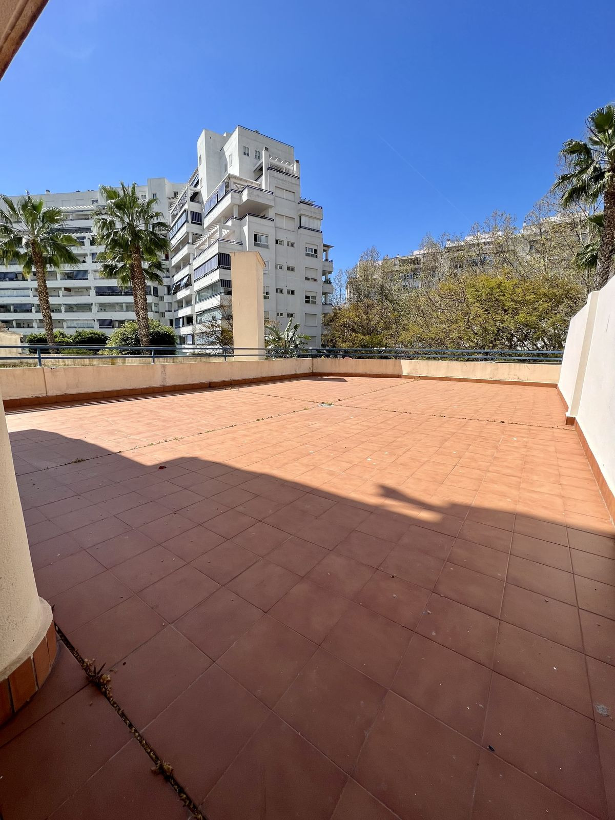 2 Bedroom Middle Floor Apartment For Sale Marbella, Costa del Sol - HP4191400