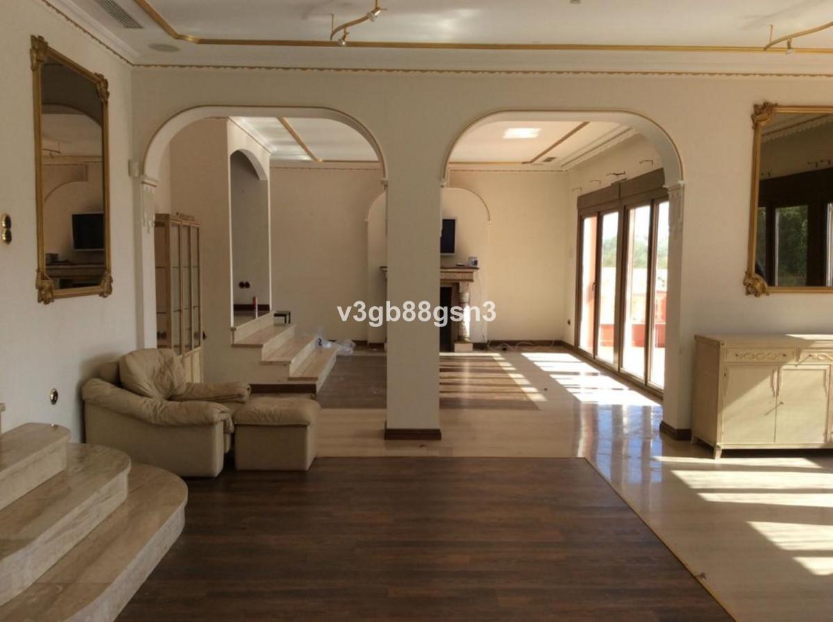 7 bedroom Villa For Sale in Selwo, Málaga - thumb 5