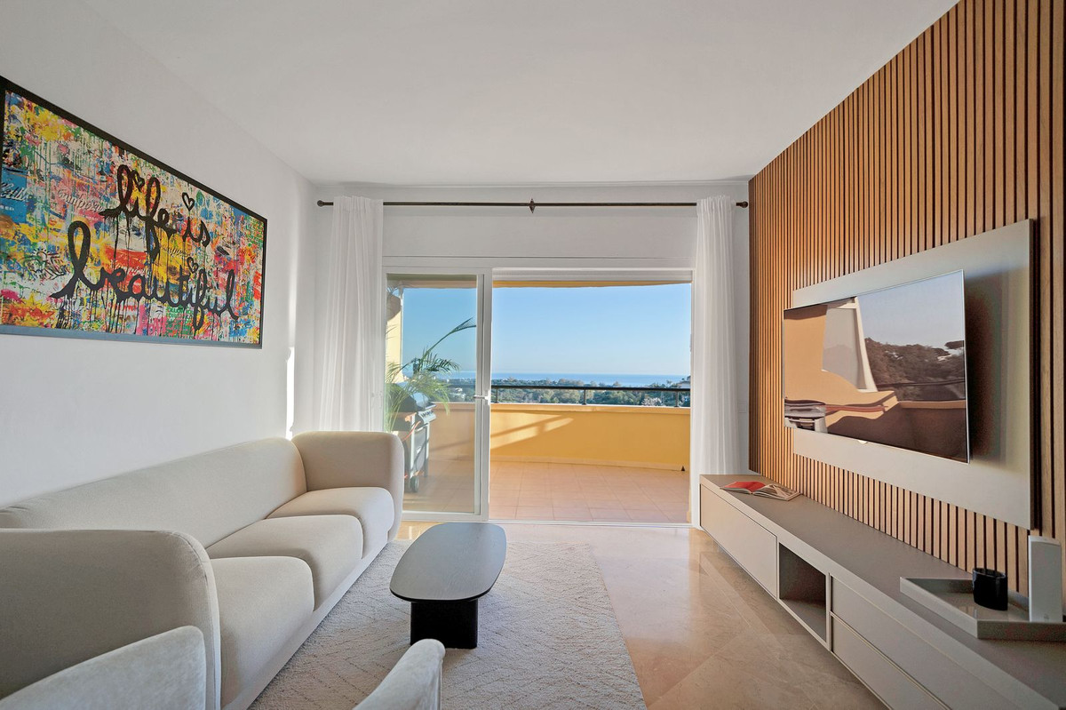 2 Bedroom Middle Floor Apartment For Sale Elviria, Costa del Sol - HP4661587