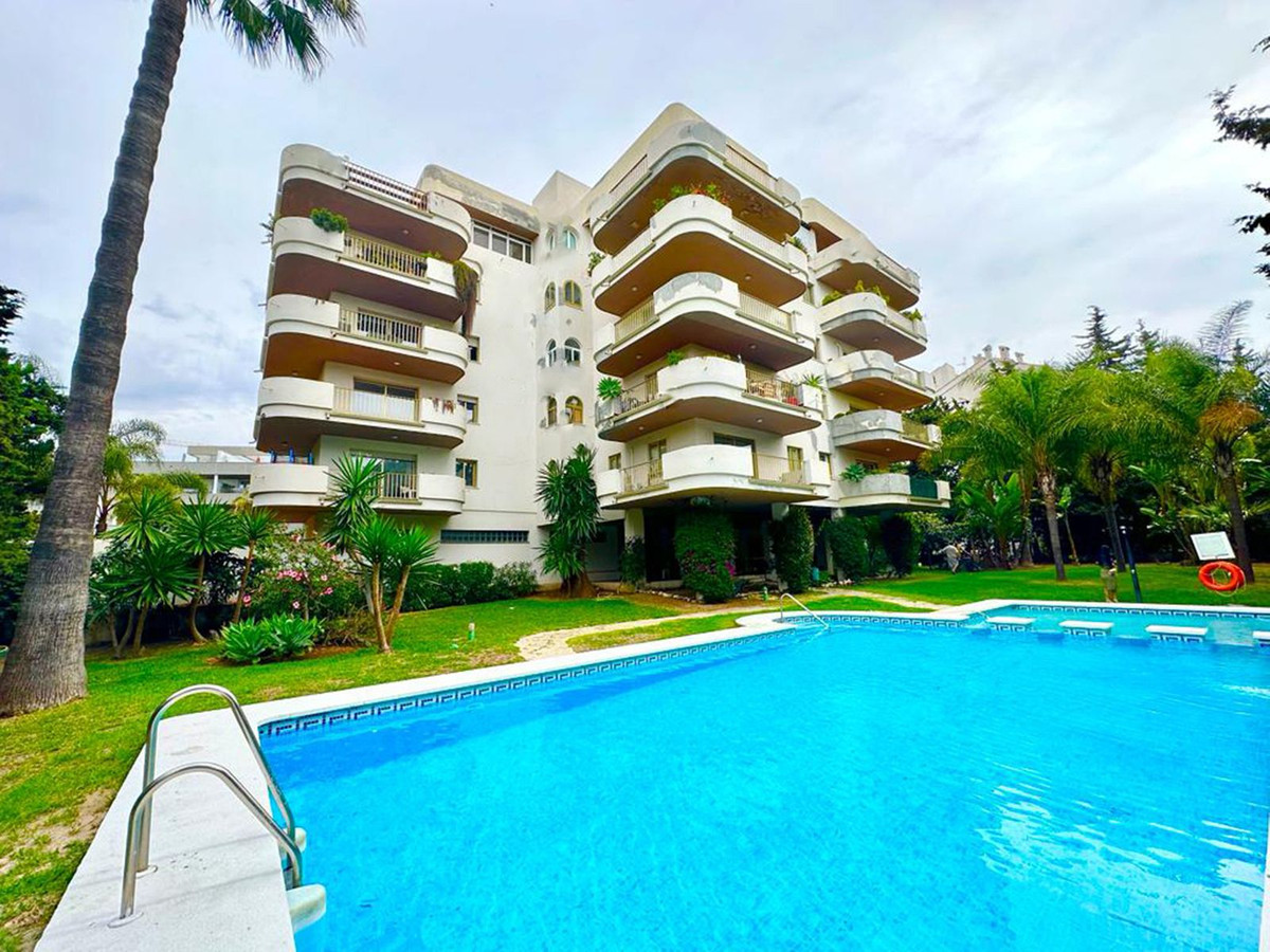 Middle Floor Apartment for sale in Puerto Banús R4331191