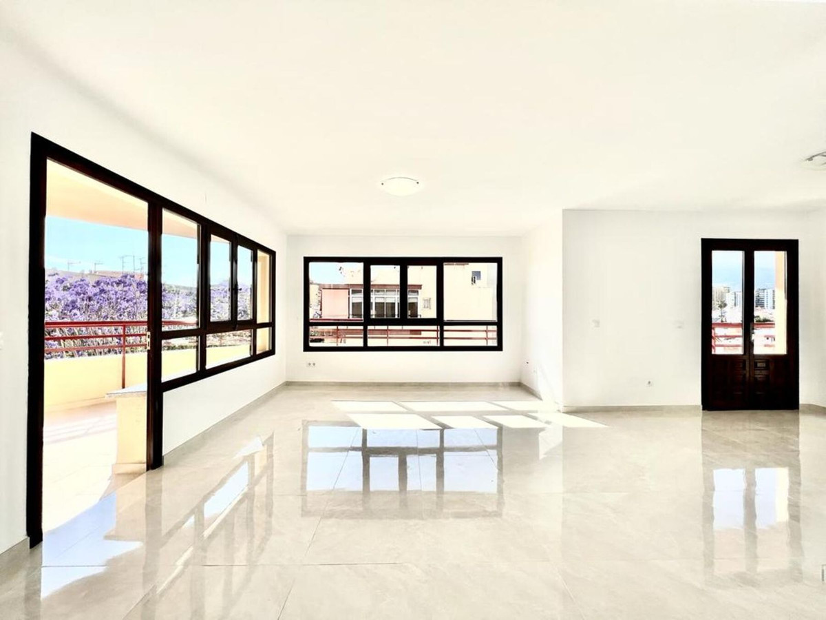 2 Bedroom Middle Floor Apartment For Sale Fuengirola