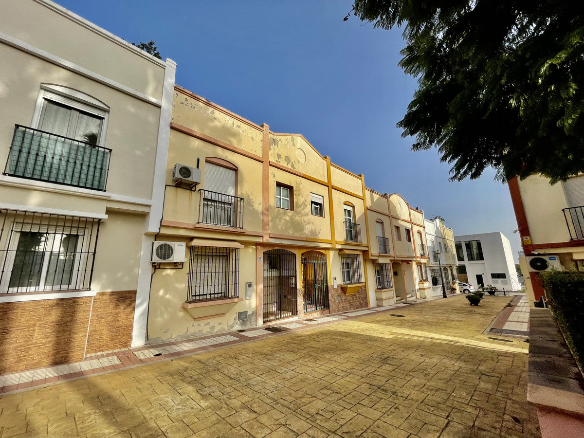 Town House for sale in Cancelada, Estepona