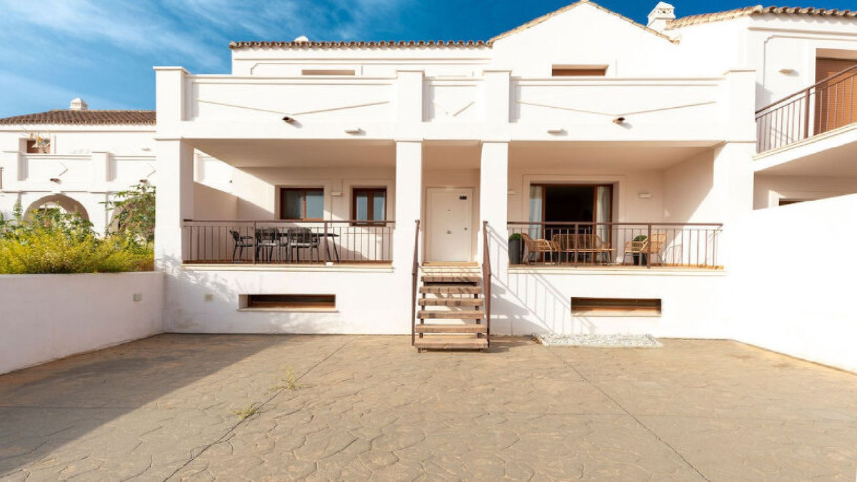 DON'T MISS THIS UNIQUE OPPORTUNITY. A brand new development of Town houses located in Casares.  Spain