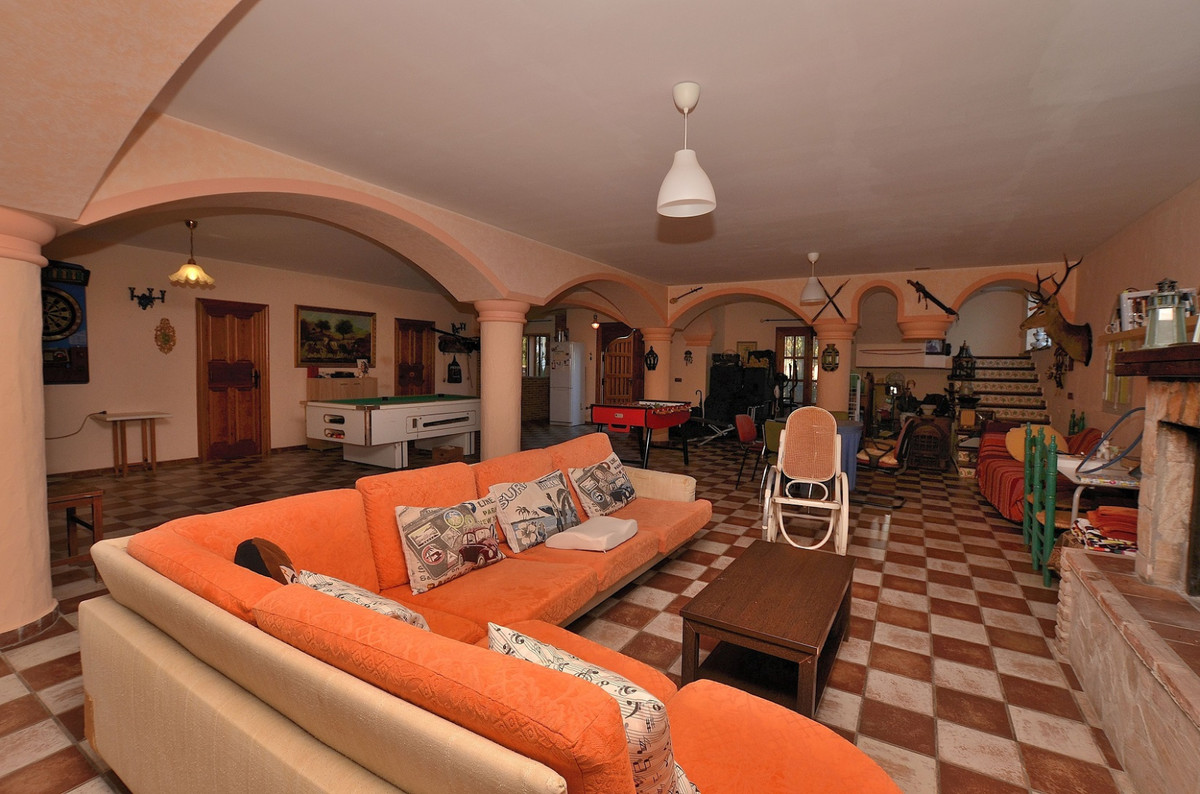 Villa con 6 Dormitorios en Venta Torremolinos