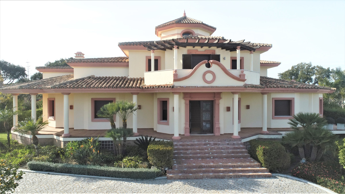 Detached Villa for sale in Sotogrande R3716039