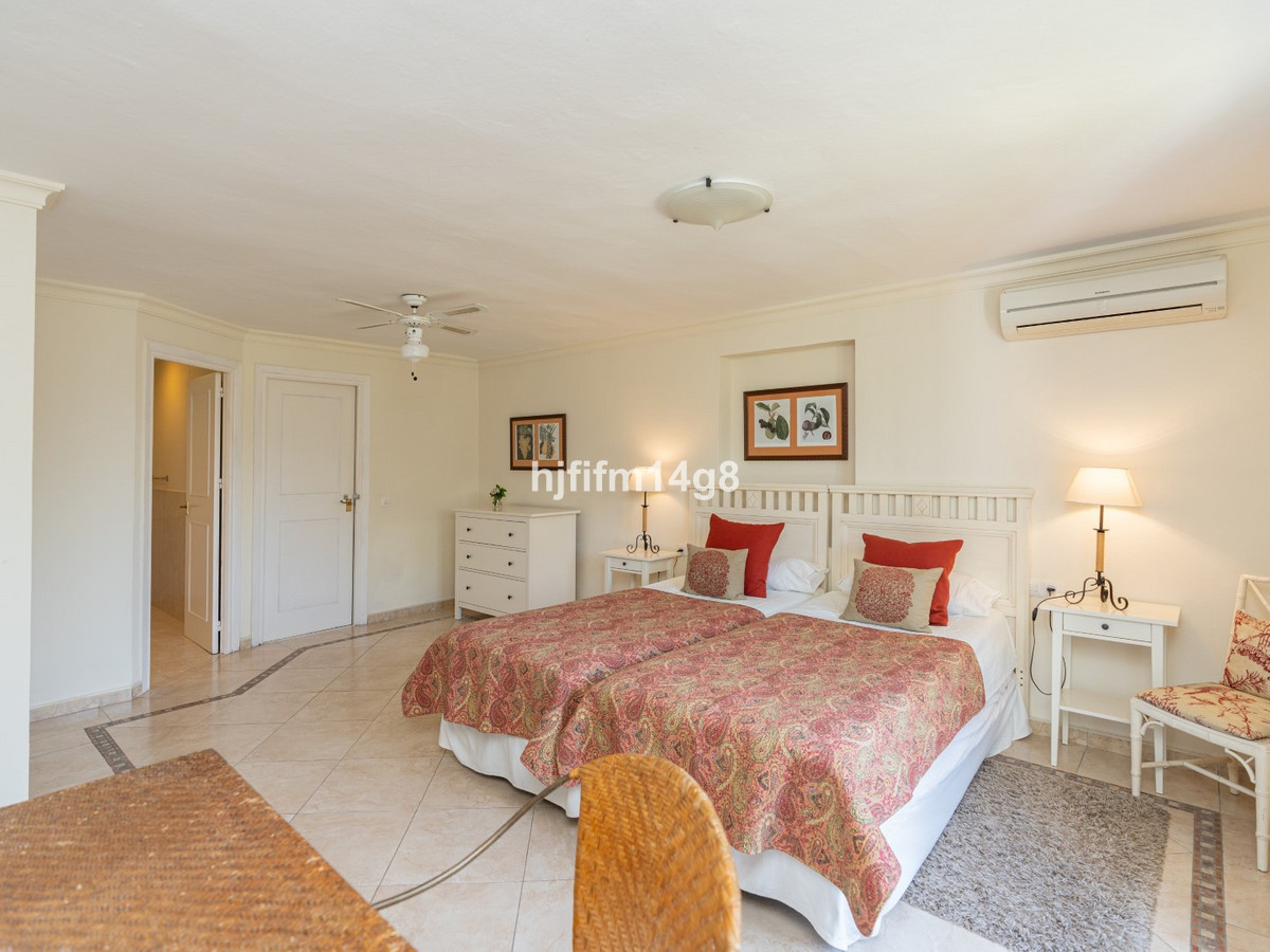 3 bedroom Villa For Sale in Nueva Andalucía, Málaga - thumb 18