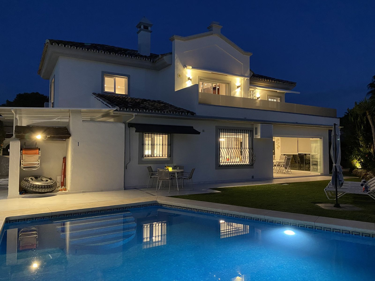 Villa - Chalet en venta en Los Monteros R4445446