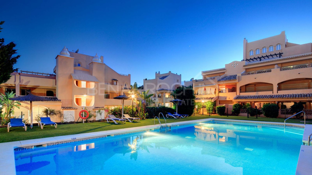 3 Bedroom Middle Floor Apartment For Sale Elviria, Costa del Sol - HP4438048