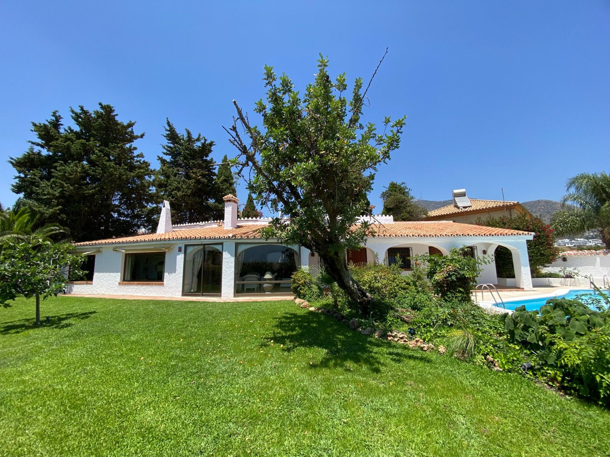 4 Bedroom Detached Villa For Sale Torreblanca, Costa del Sol - HP4359556