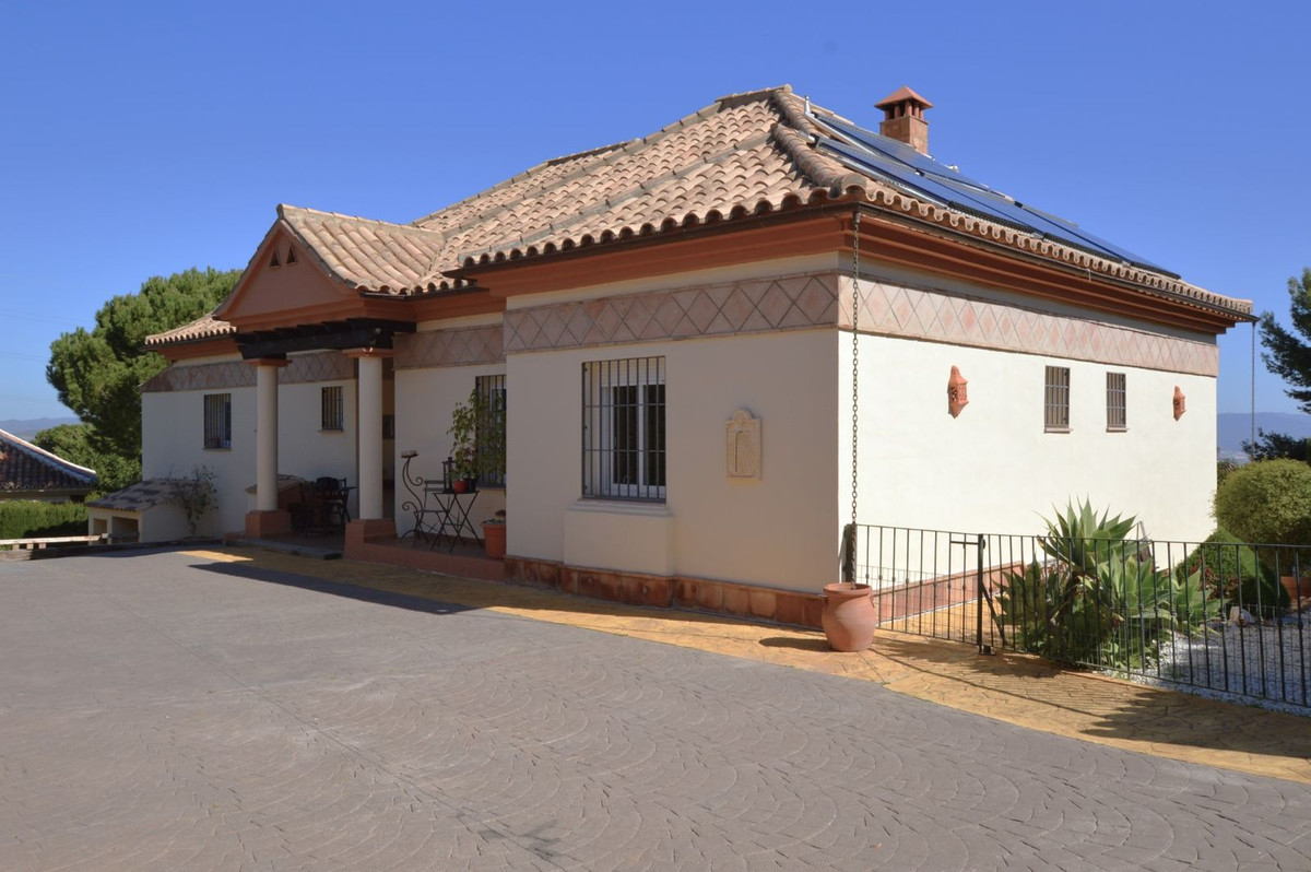Villa con 4 Dormitorios en Venta Alhaurín de la Torre