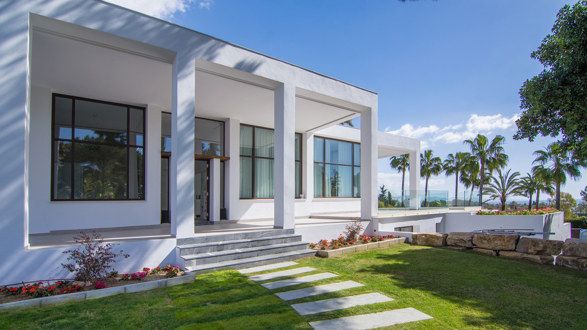 Villa Detached in The Golden Mile, Costa del Sol
