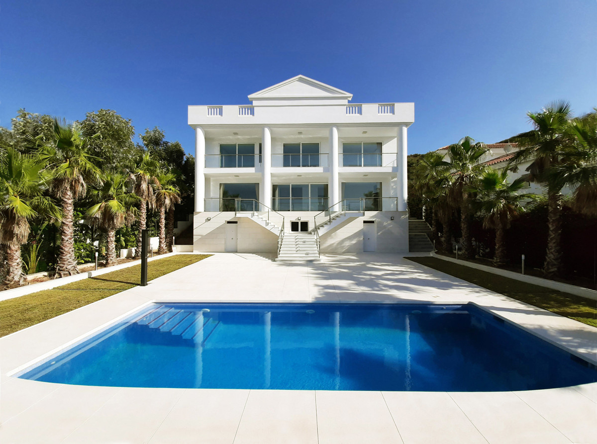 Magnificent newly built villa (2020) in Mediterranean neoclassical style in La Cala Golf.
Front line, Spain