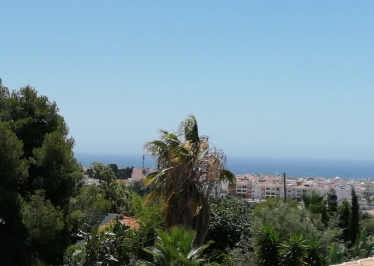 Nerja, Costa del Sol East, Málaga, Espanja - Juoni - Asuin