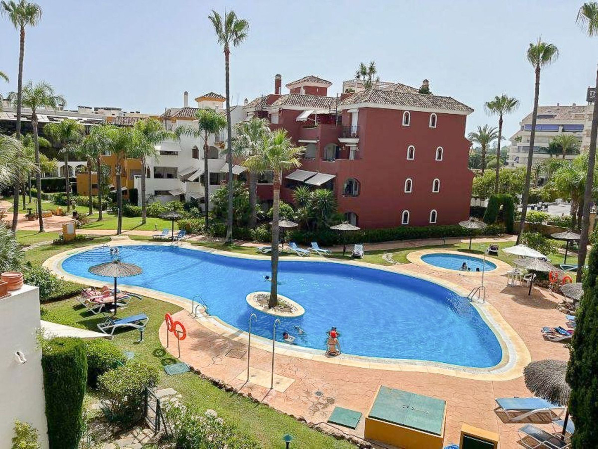 2 Bedroom Middle Floor Apartment For Sale The Golden Mile, Costa del Sol - HP4394566